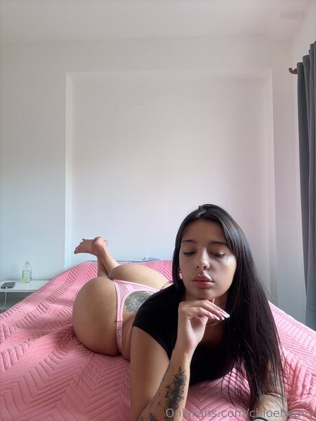 Chloeheavy nudes model archive