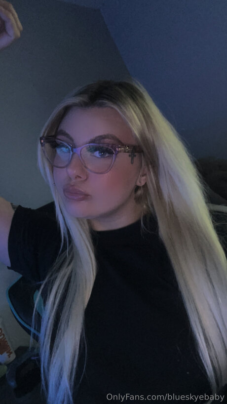 Blueskyebaby sexy pornstar gallery