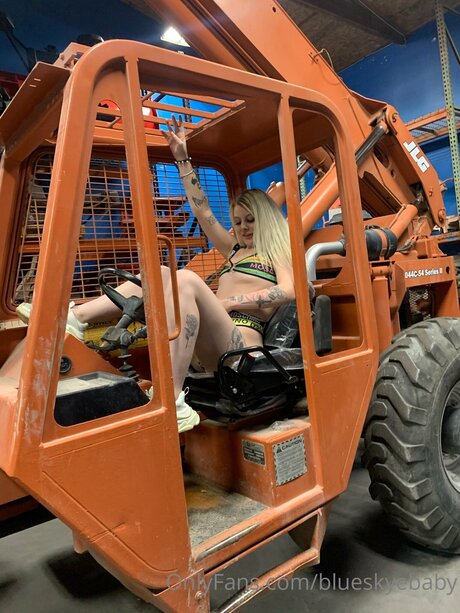 Blueskyebaby naked star pic