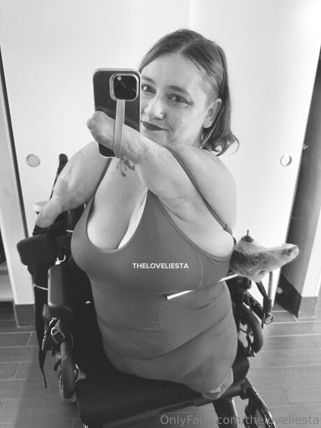 Theloveliesta pretty model image