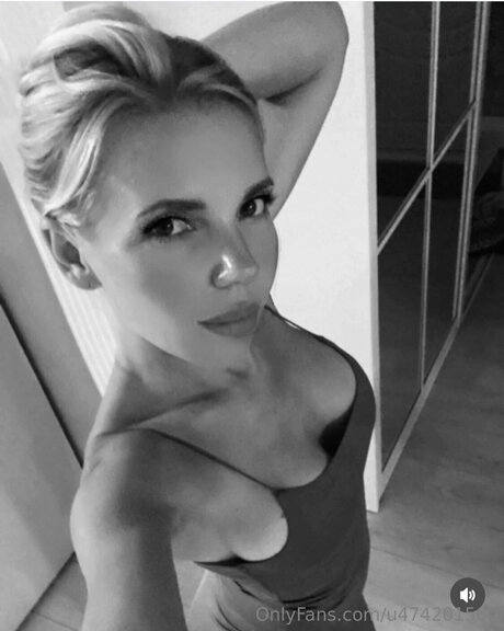 U474201560 beautiful model gallery