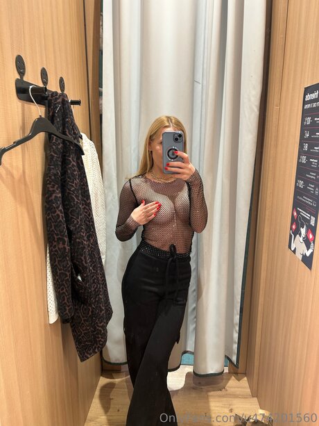 U474201560 art model gallery