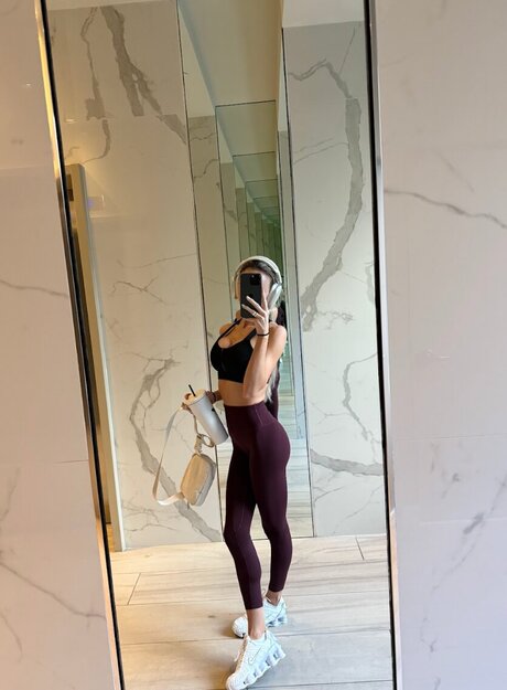 Its Alexxxxxxxxxa model exclusive picture