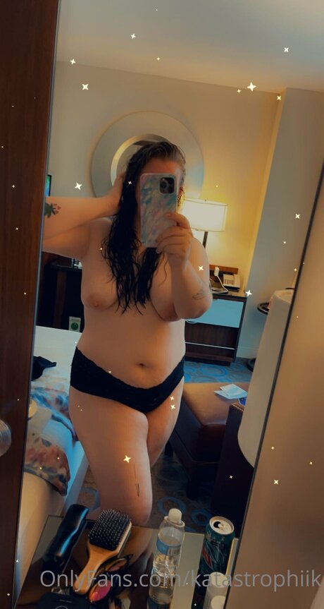 Katastrophiik naked model pic