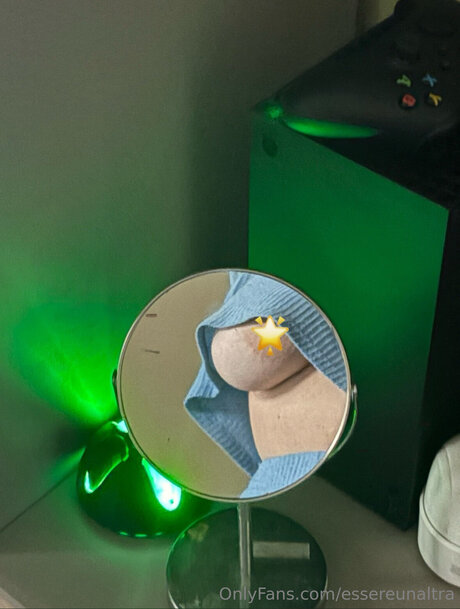 Essereunaltra exclusive model picture