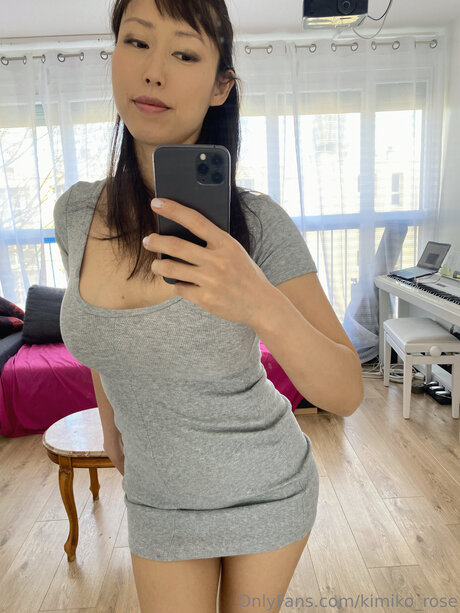 Kimiko Rose star top pic