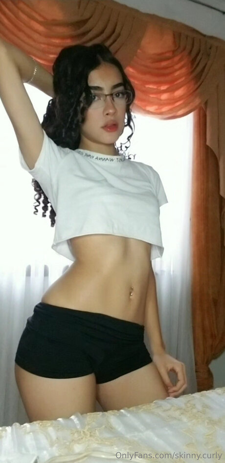 Skinny Curly star xxx picture