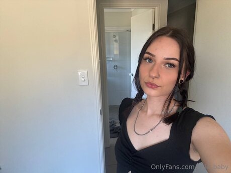 ebony smoking onlyfans nude picture