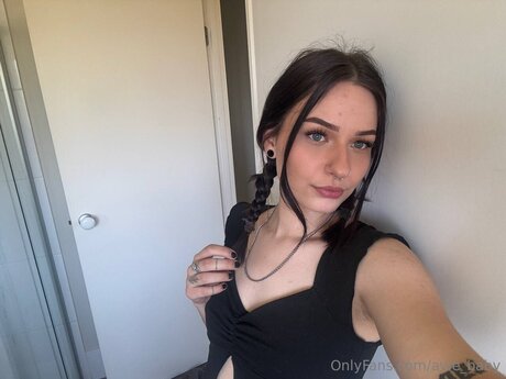 brazilian pussy onlyfans naked pic