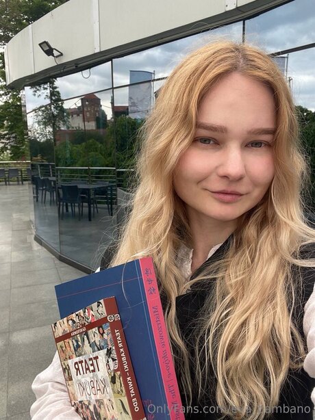 blonde shemale onlyfans pornos picture