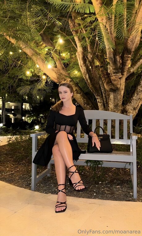 Moanarea naked actress picture