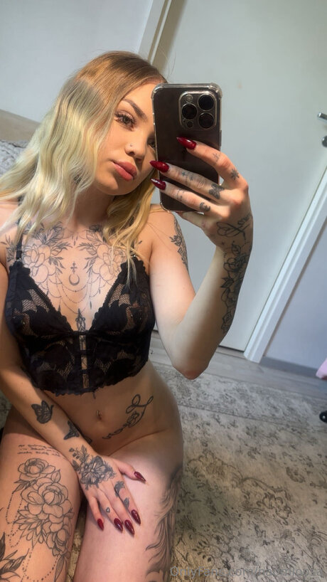 Naomioosa art model gallery