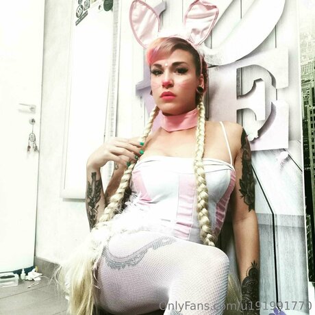 Alelovegreen sexy pornstar pic