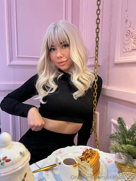 Lisalush Vip model erotic img