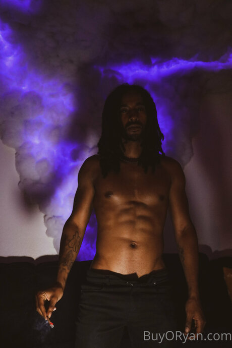 Oryanoryan naked model image