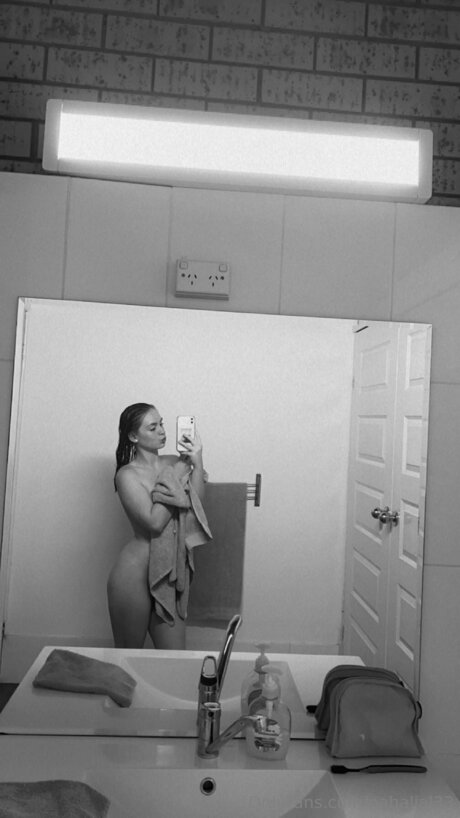 Nahalial33 erotic model gallery