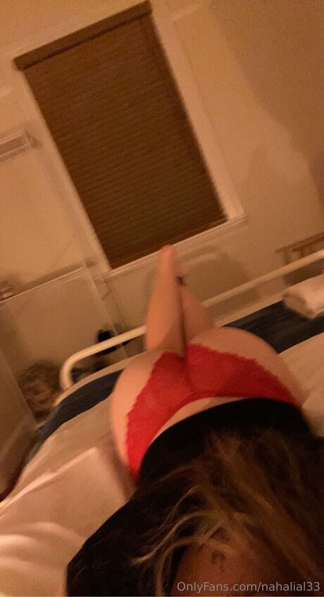Nahalial33 nude pornstar photo