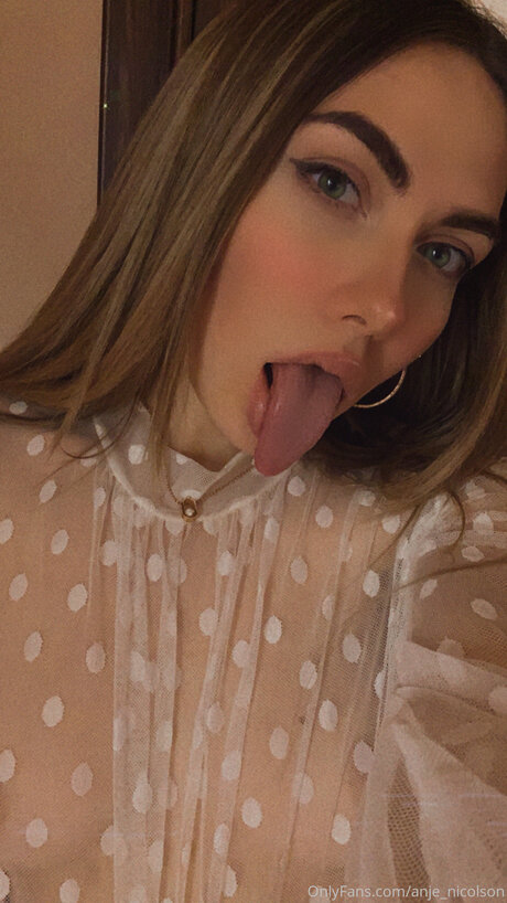 Anje Nicolson hot actress picture