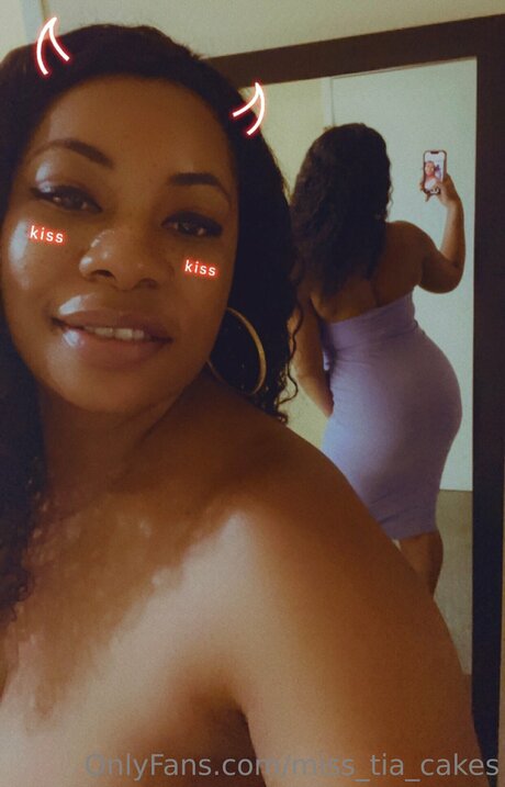 Miss Tia Cakes hot model picture