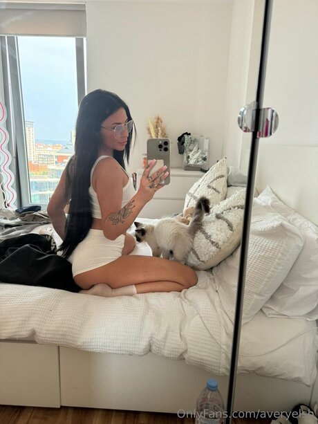 Averyelsh nudes model gallery