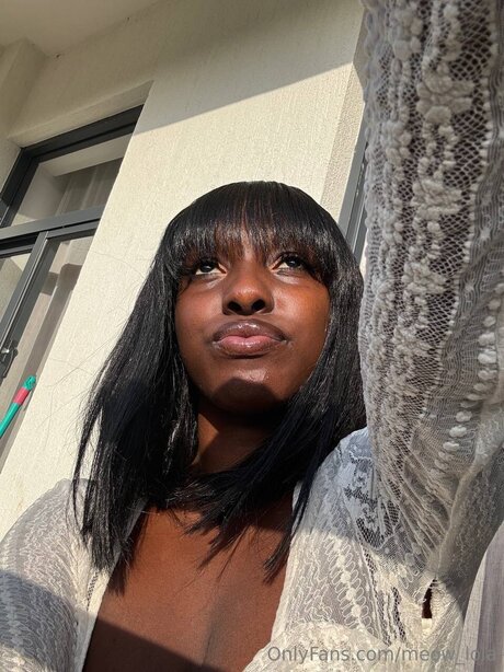 Love Lola Xo sexy model pics