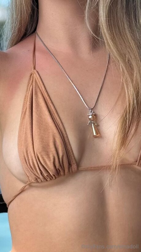 Emadoll naked model pictures