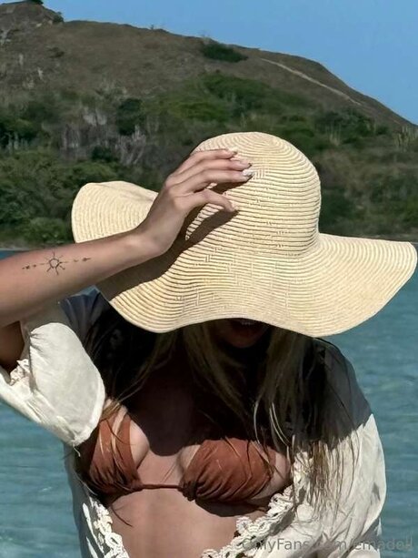 Emadoll model nudes pic