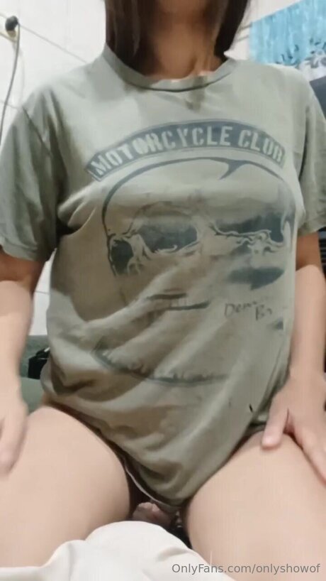 Onlyshowof nude model picture