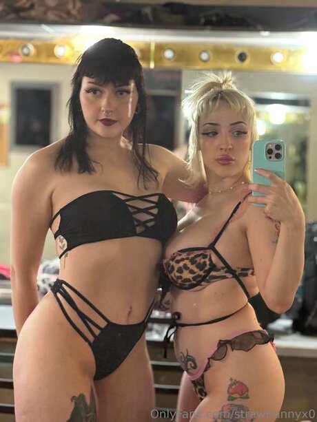 Strawbunnyx0 pretty model pics