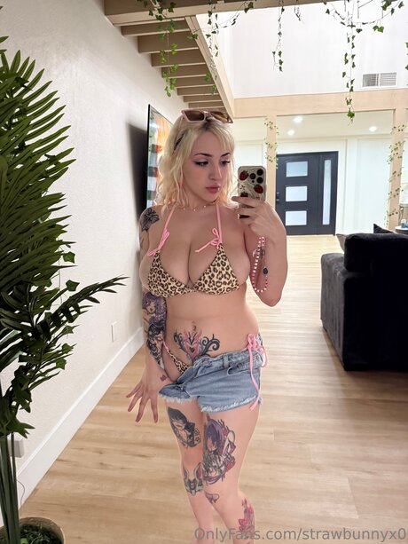 Strawbunnyx0 naked star pictures