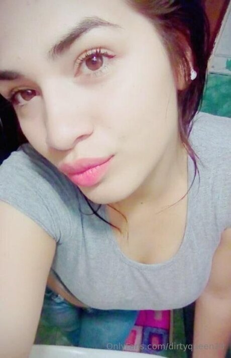 Dirtyqueen18 nude pornstar img