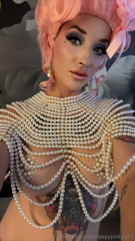 Creepypinkyg13 art star pic