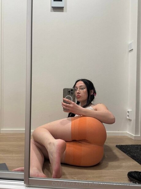 Yoursmillieandsofiia pornstar naked gallery