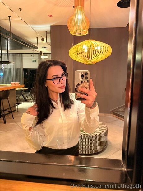 Millathegoth erotic model image