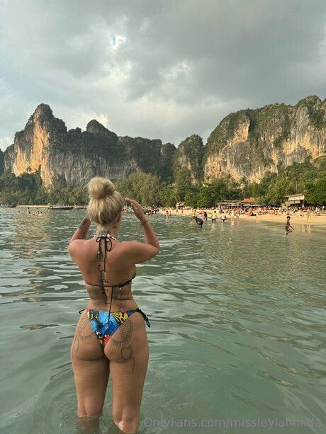 Missleylahlinda naked actress gallery