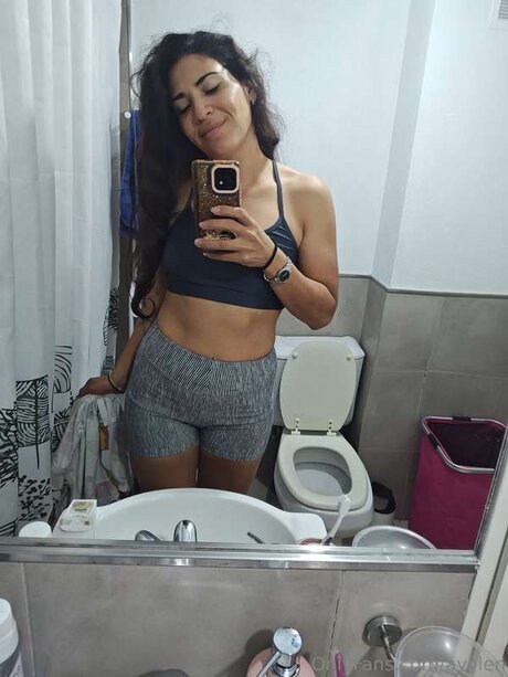 Ayylen model adult photo