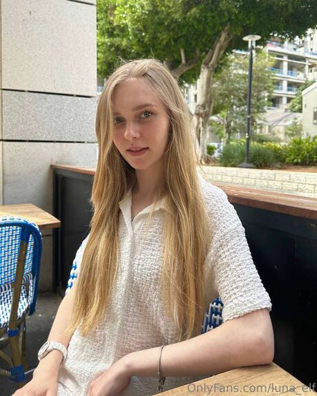 Arya Lune model hot picture