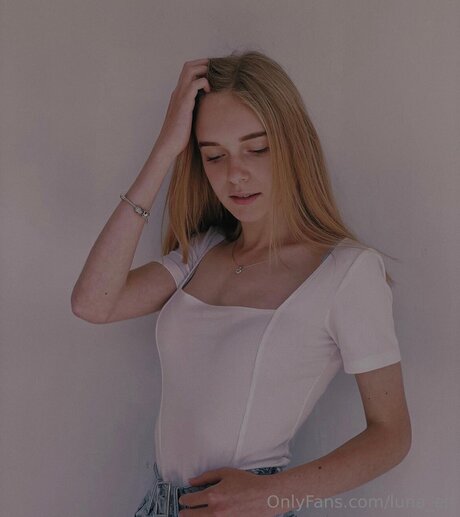 Arya Lune naked star pictures