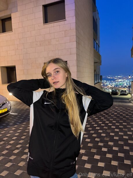 Arya Lune hot pornstar images