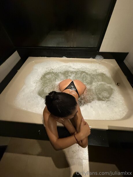 Juliamlxx nude actress pics