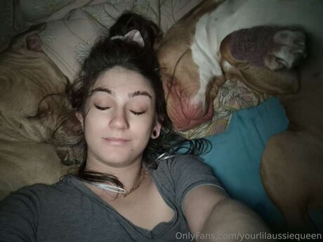 Yourlilaussiequeen pornstar adult pic