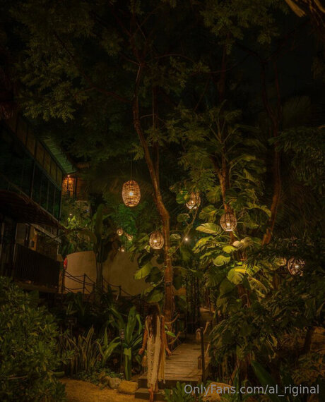 Flor Apassion naked pornstar pic