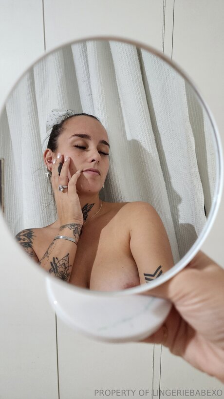 Unholyhoneyx model nude photo