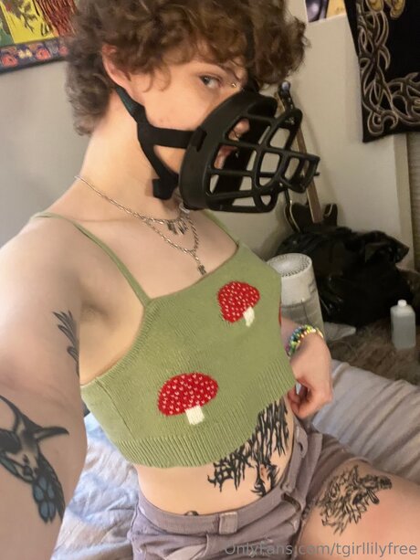 Tgirllilyfree naked actress pic