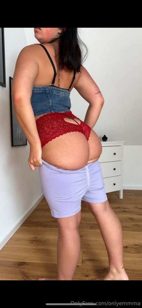 Onlyemmma pornstar naked picture