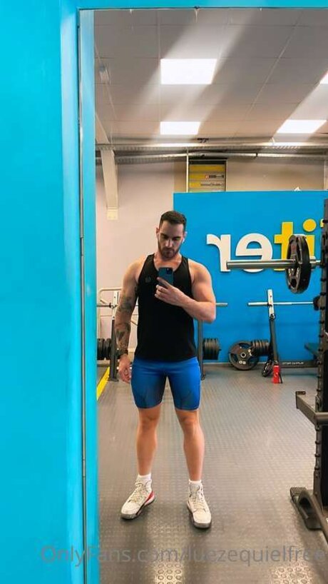 Luezequielfree perfect model photo