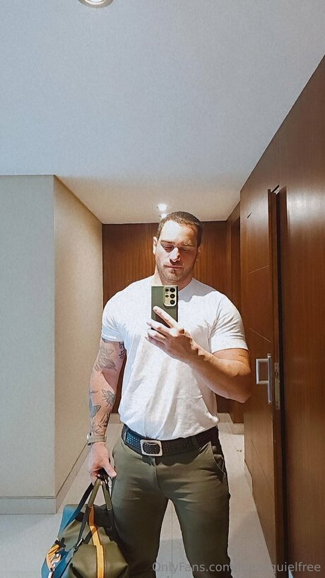 Luezequielfree high quality pornstar img