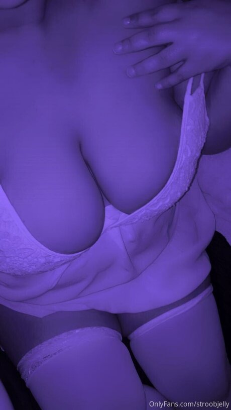 Royaljestie star naked img