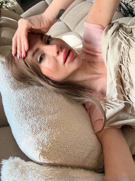 Kiaralordmagyar model pornographic images