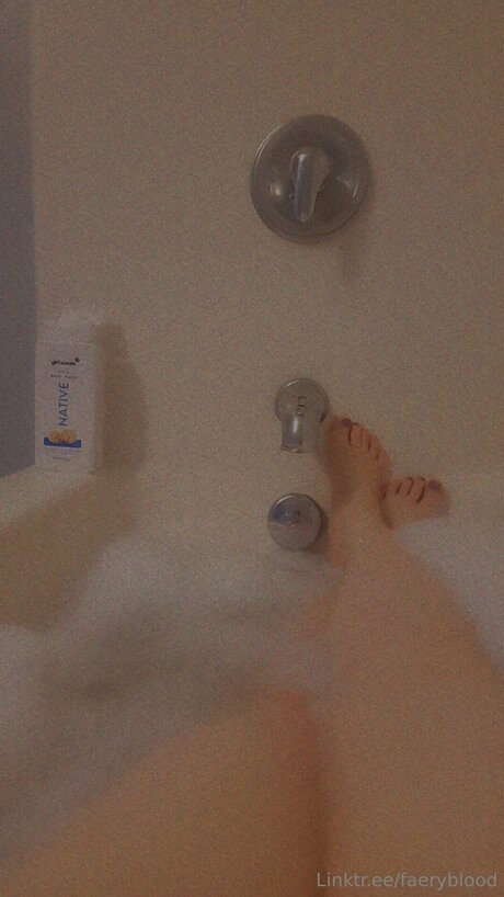 Faerielewd star sexy pics